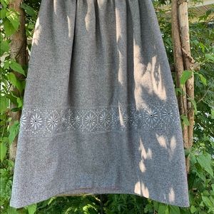 Stoneybrook Womens 7/8 knee length wool skirt embroidered